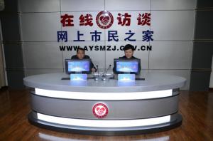 益和熱力公司董事長(cháng)、總經(jīng)理楊永峰在我市網(wǎng)上市民之家與廣大用戶(hù)群眾及網(wǎng)友進(jìn)行了在線(xiàn)訪(fǎng)談